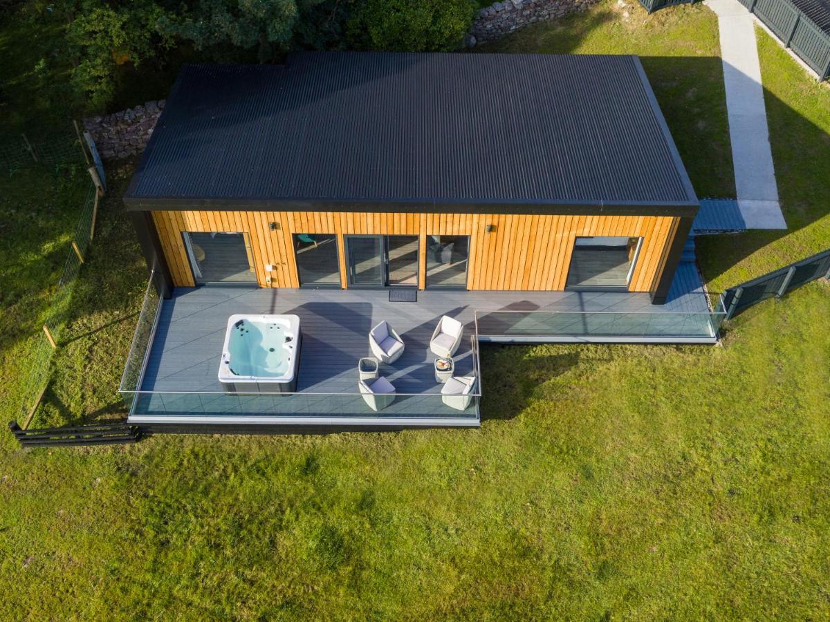Birches Lodge With Hot Tub Dundonnell Exterior photo